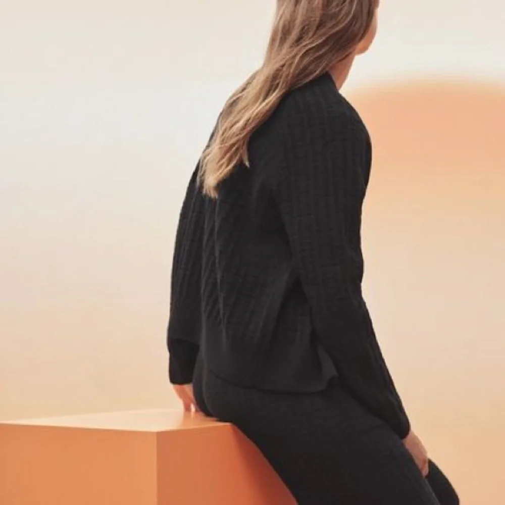 Hermes casual style wool long sleeve cardigan in Noir size 34 ‘23 SS collection - Picture 2 of 6